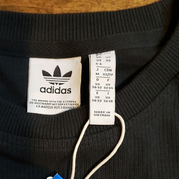 Adidas Ribbed Black Crop Tee Shirt - Picture 3 of 7